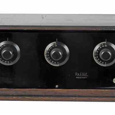 Table with external speaker Radio