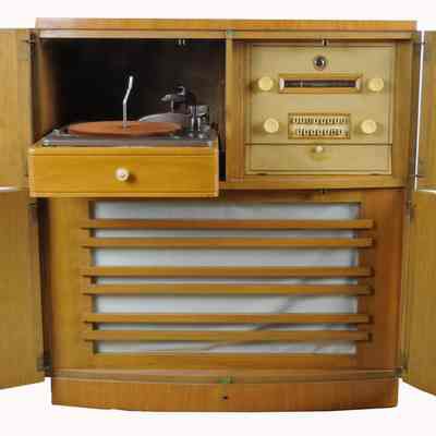 Console Radio/ Phonograph
