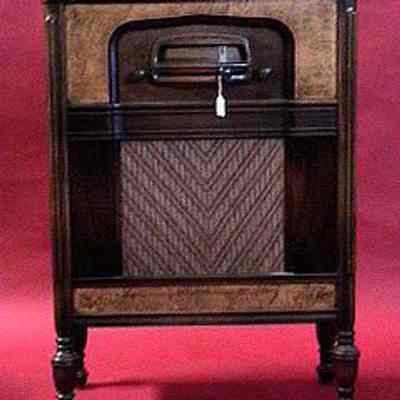 RCA R-32 Floor Model Radio