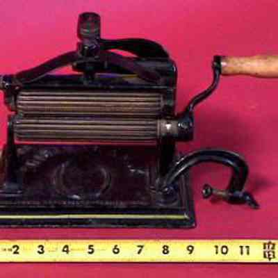 Fluting cloth Iron