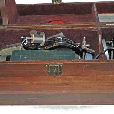 W&G Electric Portable Sewing Machine