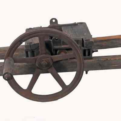 Grape/fruit crusher