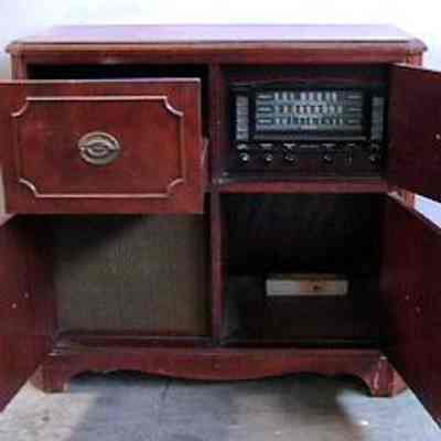 Radio-Phonograph console