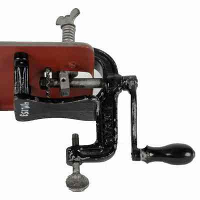 Fabric pinking cutter, hand operated
