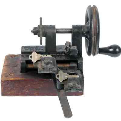 Key Duplicator / Cutter