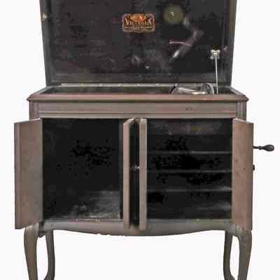 Phonograph console, wind-up