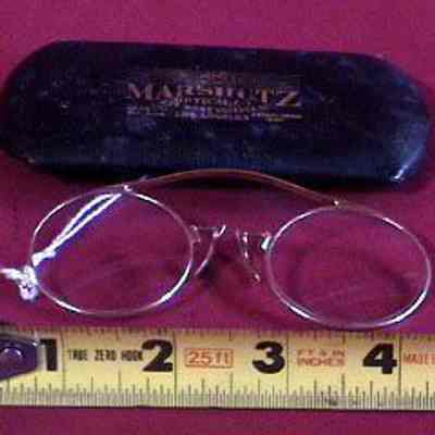 Nose Pincher Eye Glasses