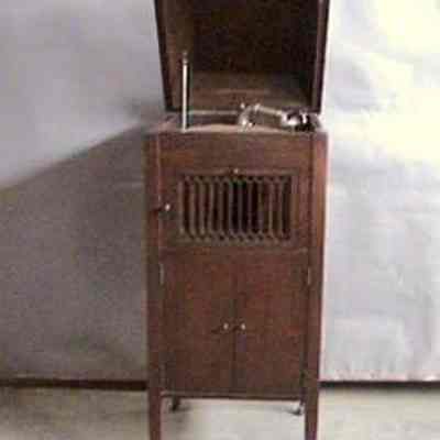 Phonograph, spring-wound
