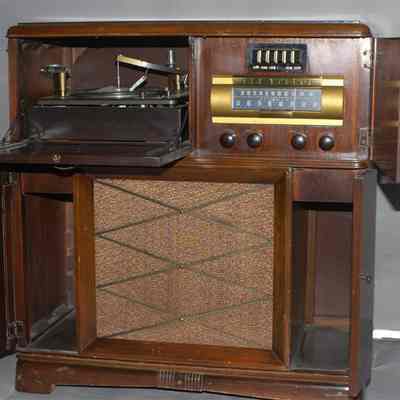 Radio/Phonograph, console