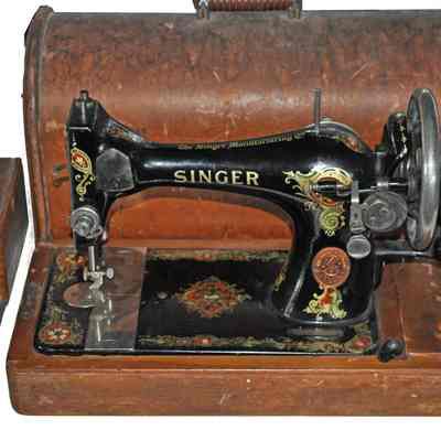 Hand Crank Portable Sewing Machine