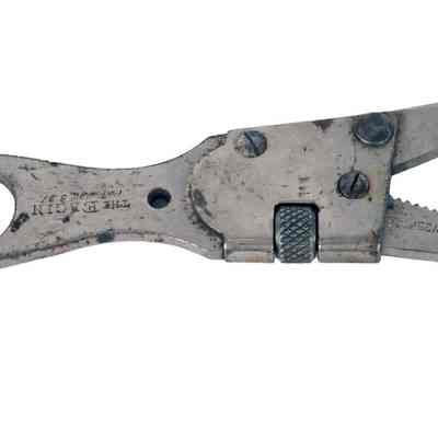 Alligator Wrench