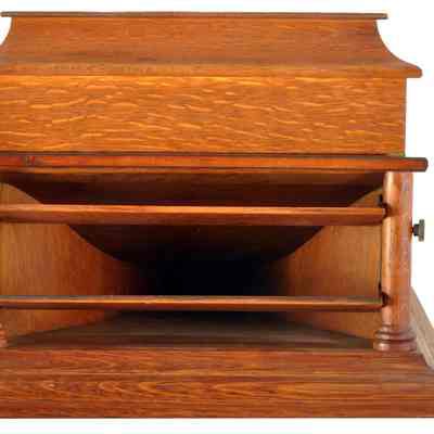 Table Phonograph, crank