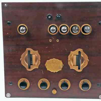 Broadcast receiver Radiola console