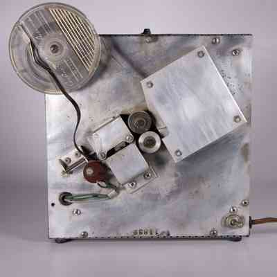 Magnetic tape loop playback machine