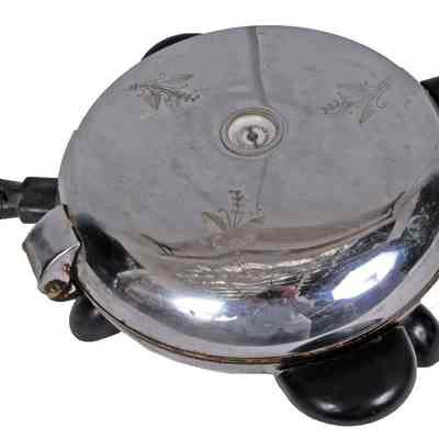 Electric waffle Iron