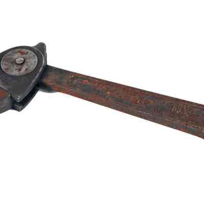 Adjustable angle Wrench