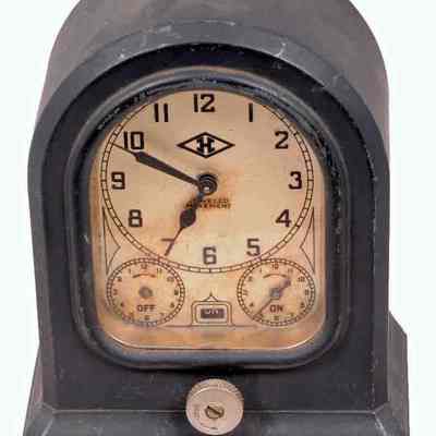 Automatic Mantel Clock