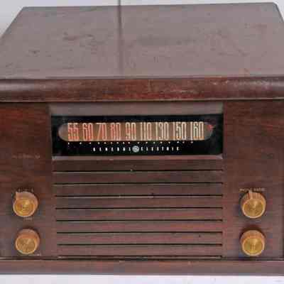 Table Top Phonograph Radio