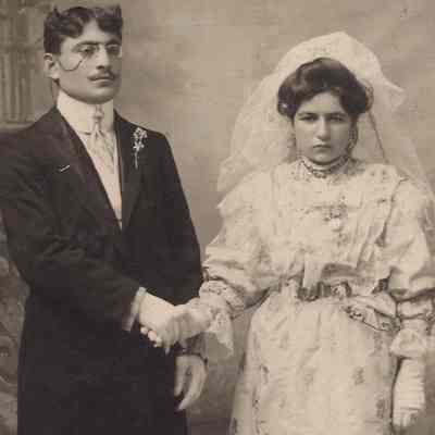 Avedis Ghazarian and Parantsem Ghazarian (née Shahinian) taken on 12/23 October 1909, in Sivas by the Enkababian Bros.