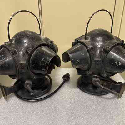 Shrouded Marker Lamps