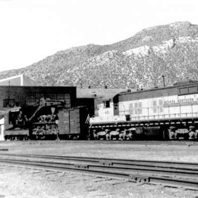 #401 with Wrecking Crane