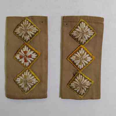 Royal Canadian Army Captain epaulettes