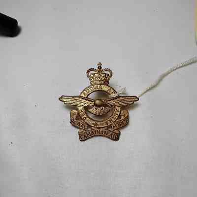 RCAF cap badge 1968
