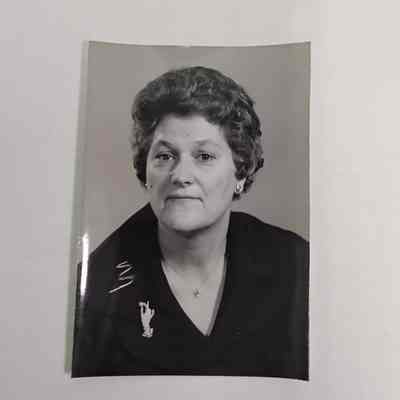 Photos (2) Tom + Edna Wade