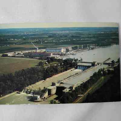 Welland canal lock 1 postcard
