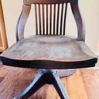          A wooden swivel office chair picture number 3
   
