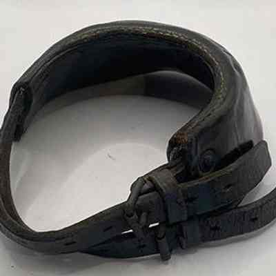 Back of shoe showing fixing straps