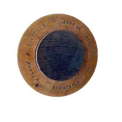 Cloth holder for a tailor or seamstress