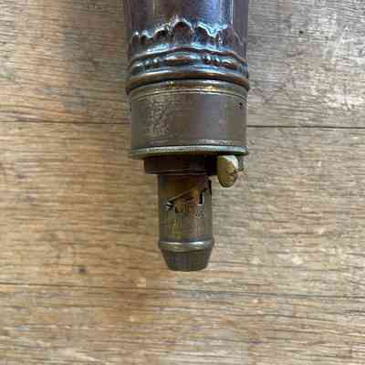 Detail discharger of pewter powder flask