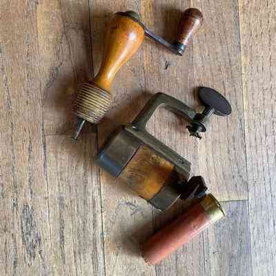 Shotgun cartridge refiller apart