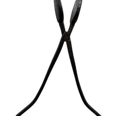 Hairdressers pinching iron