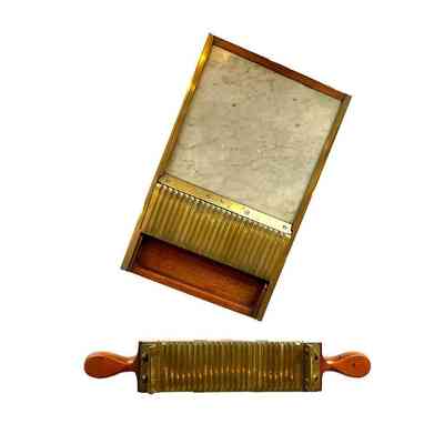 Pill roller - showing both parts