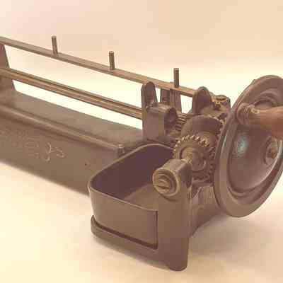 Pencil sharpening machine