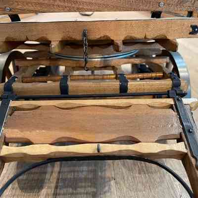 Model horsedrawn cart front detail