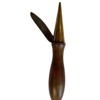 Cork borer: hand tool for making holes in the corks inserted into test tubes