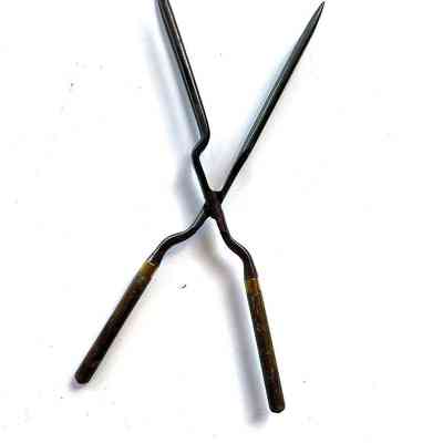 View of five probged curling tong from the side.