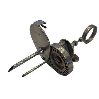 Instrument for caponising chickens