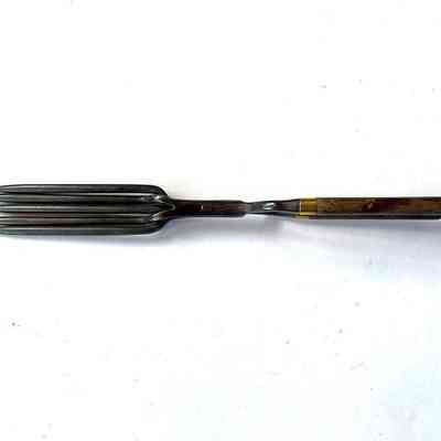 Multi-pronged hair curlers/tongs
