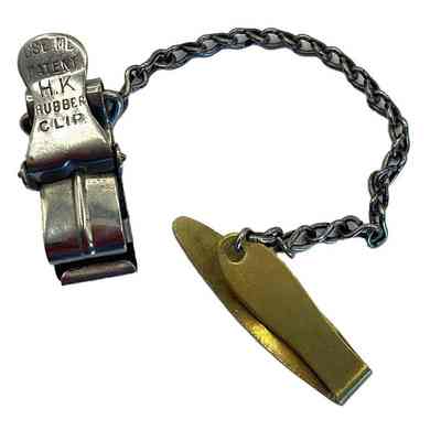 Chatelaine style skirt lifter