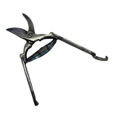 Folding secateurs open