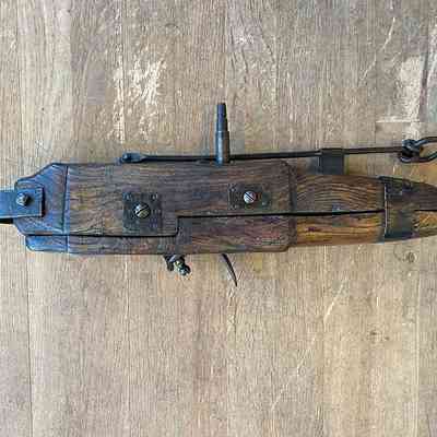 Underside Anti-poacher flintlock gun