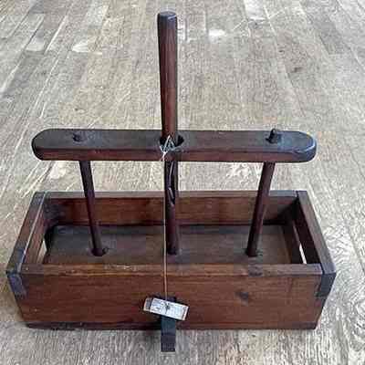 Deadfall mousetrap