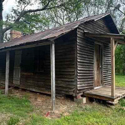 Remaining section of original Hall Family house