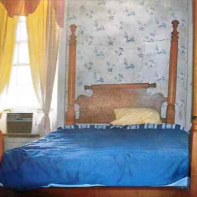 Four (4) Posr Bed