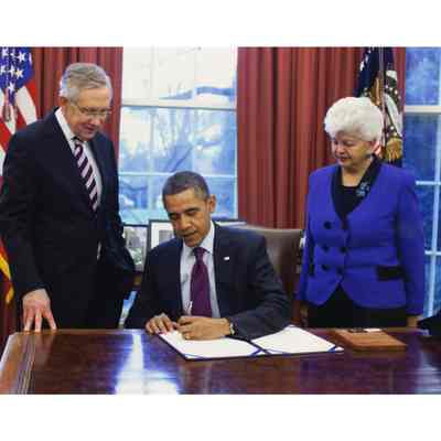 Grace Napolitano and Barack Obama, signing of H.R. 470