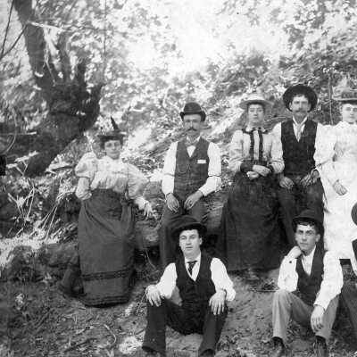 Laurel Glen Picnic Grounds group 8:20:1895 (Vincent)